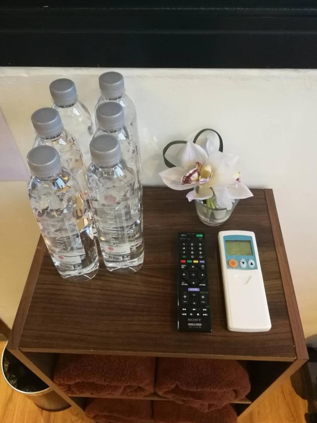 separate bathtub and shower, rainfall showerhead, free toiletries