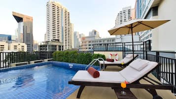 Outdoor pool, pool umbrellas, sun loungers