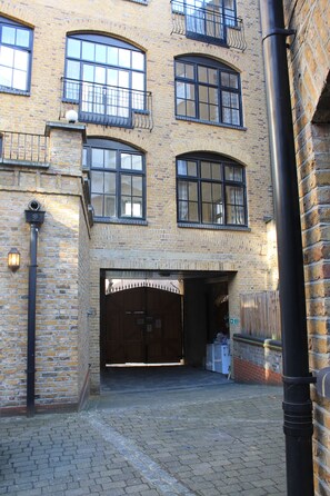 View from property - Acorn - Crawford House Apartments (London)