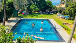 AuĂenpool, Cabañas (kostenlos), Sonnenschirme