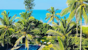 Outdoor pool, free cabanas, pool umbrellas