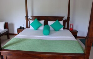 Premium bedding, minibar, desk, iron/ironing board