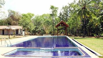 Piscine extérieure