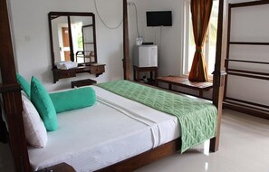 Premium bedding, minibar, desk, iron/ironing board