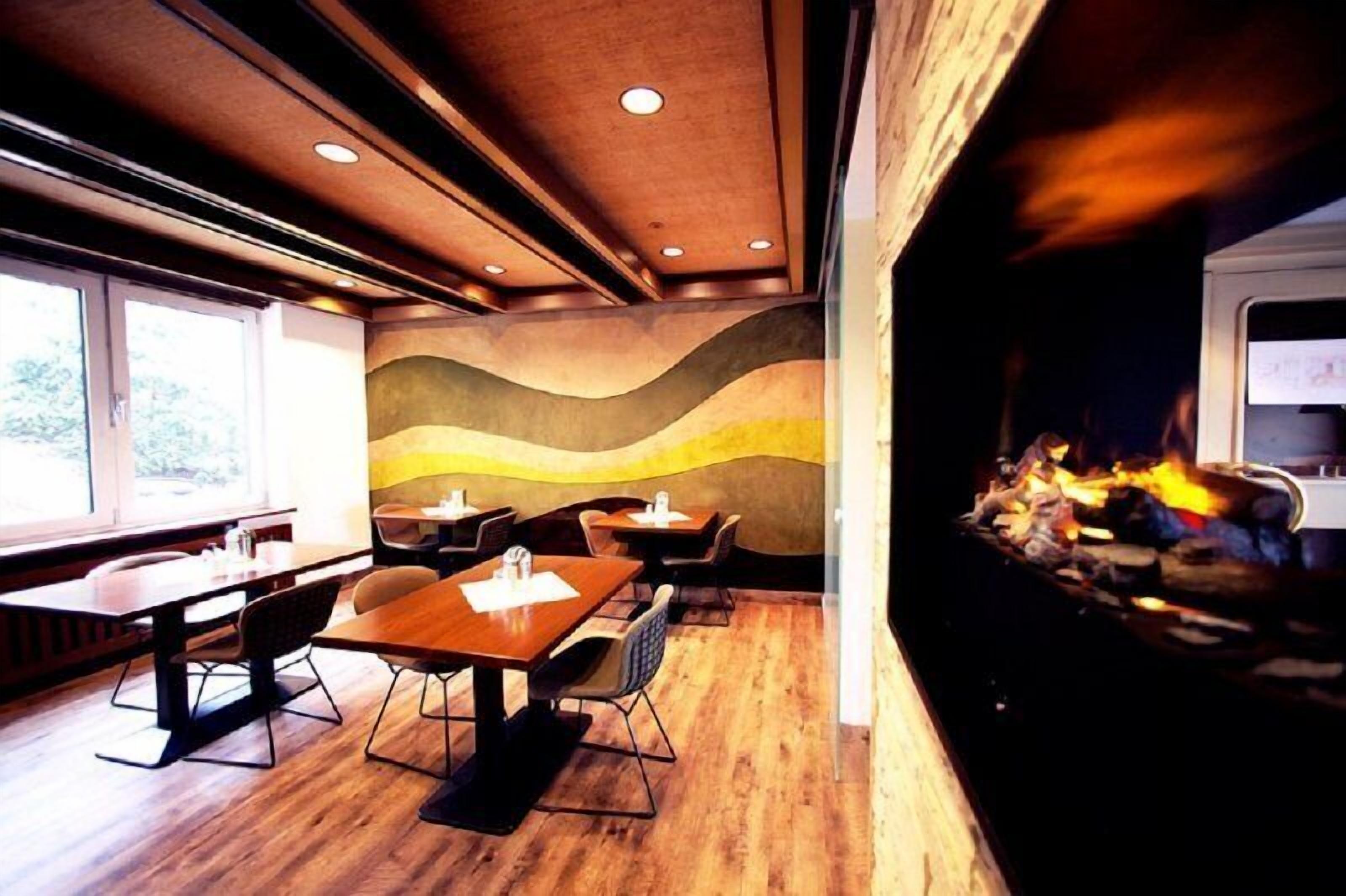 daily continental breakfast (eur 8.9 per person)