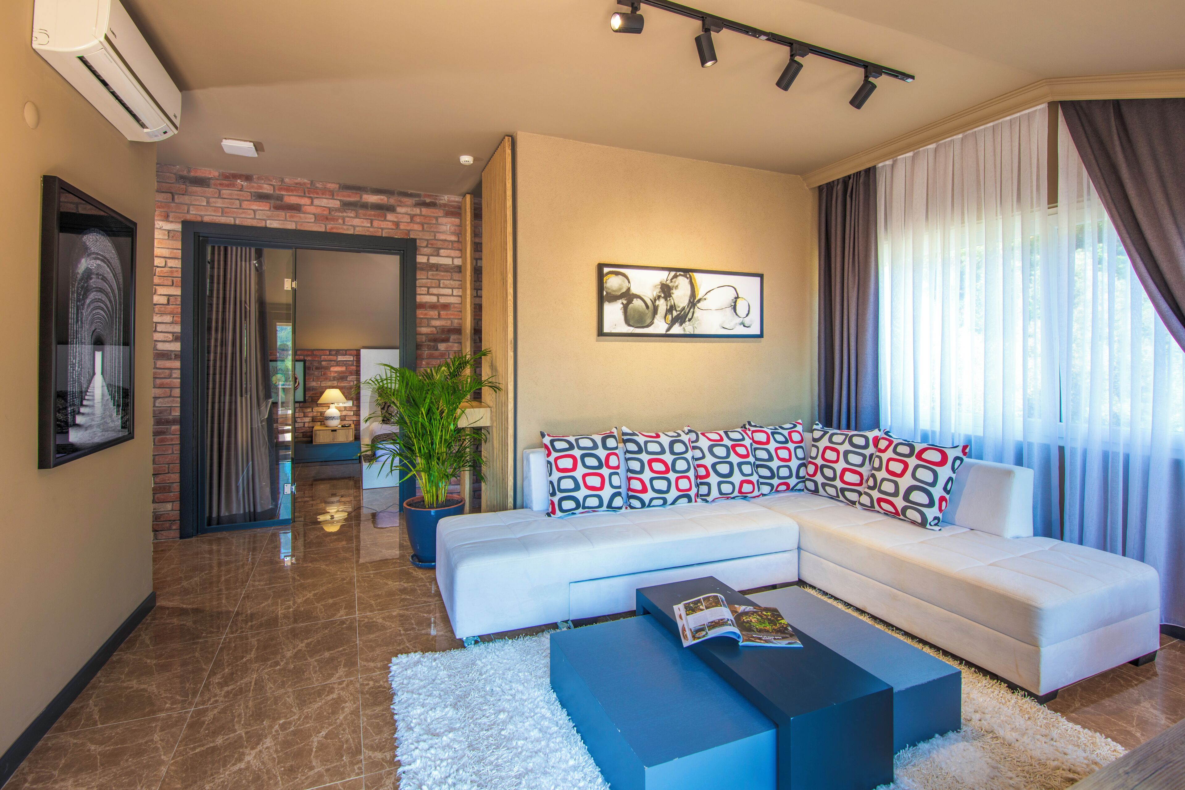 family suite, sea view | minibar, in-room safe, individually decorated, individually furnished