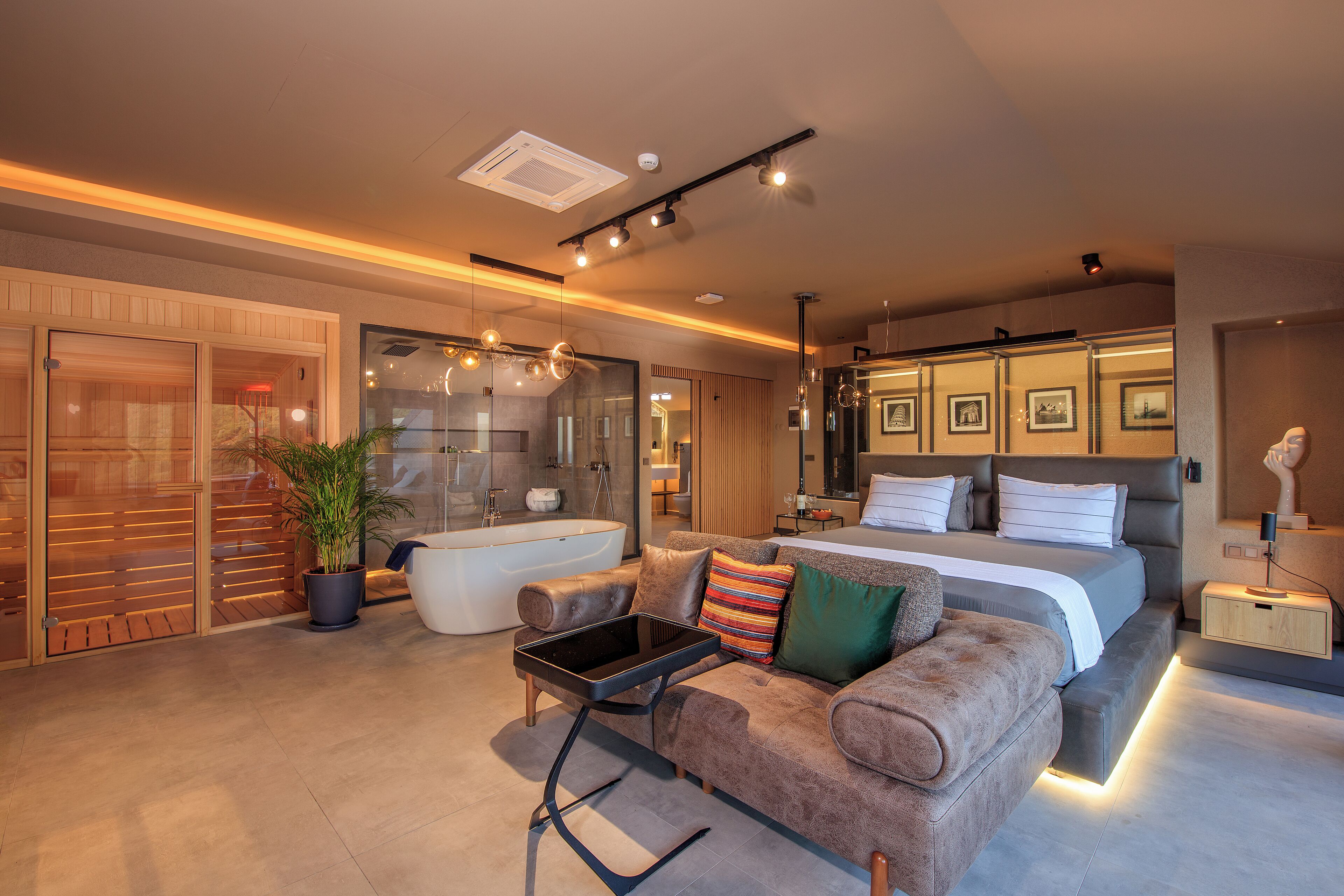 executive studio suite, sea view | minibar, in-room safe, individually decorated, individually furnished