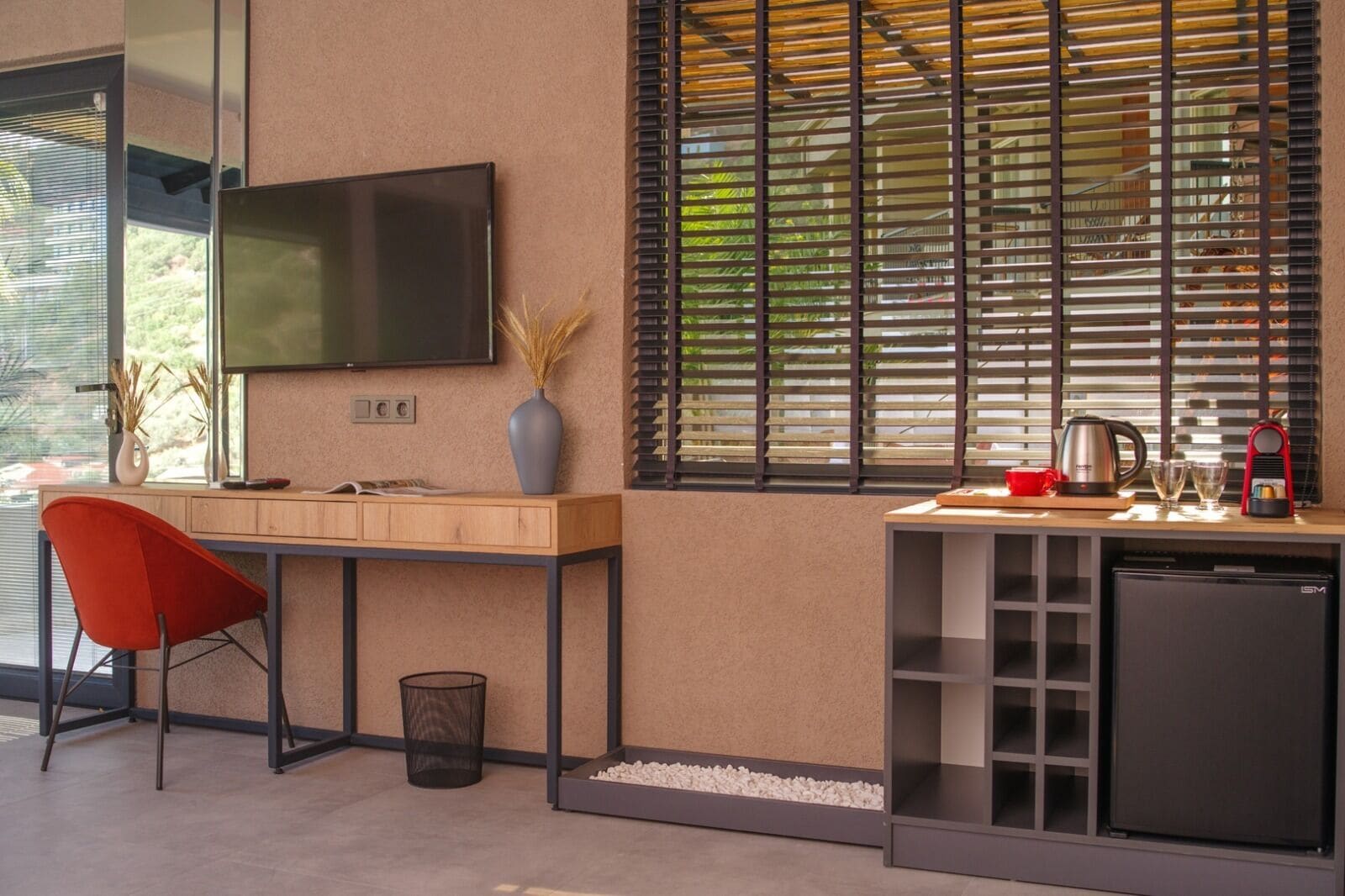 royal room, sea view | minibar, in-room safe, individually decorated, individually furnished