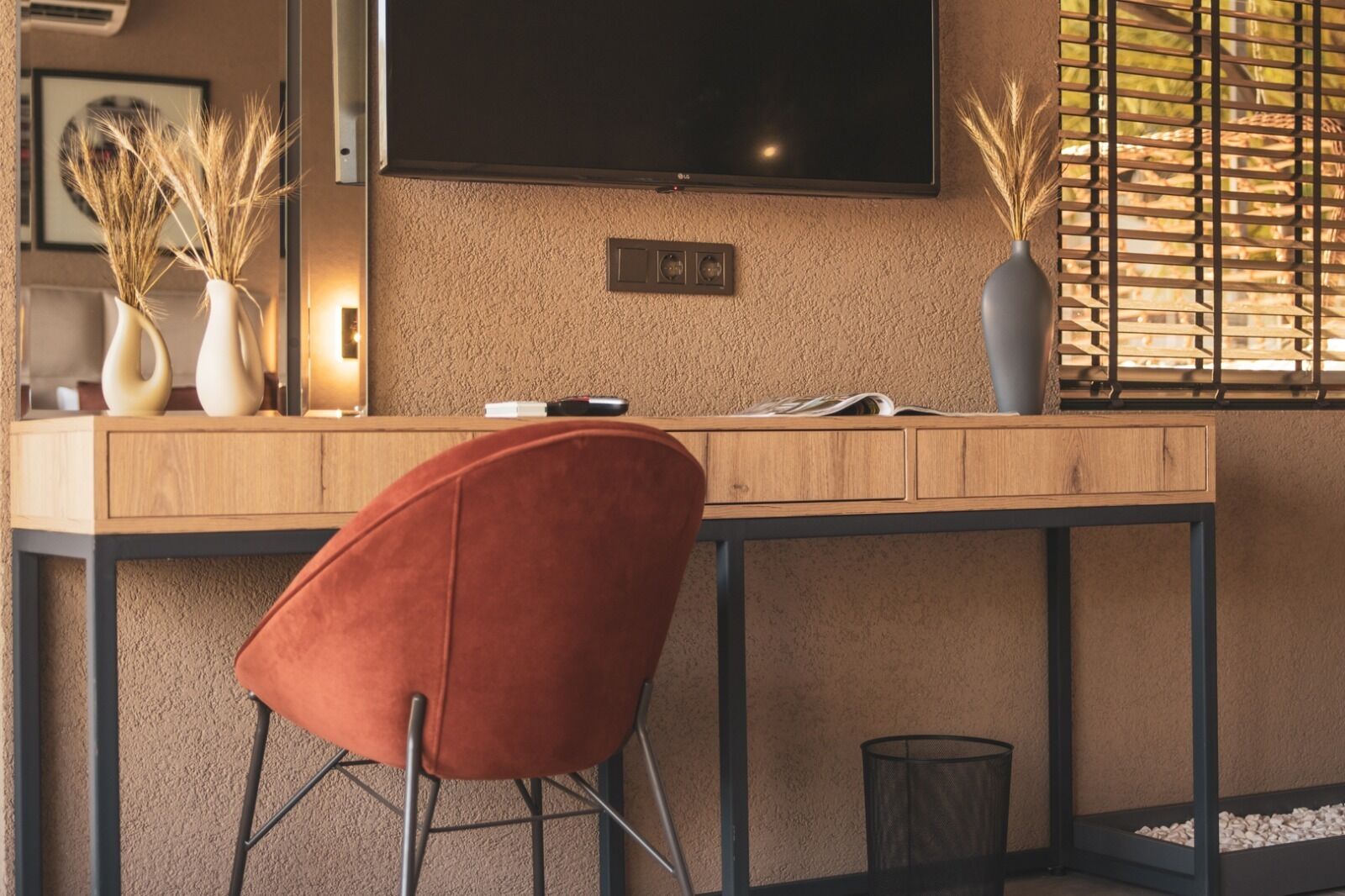 royal room, sea view | minibar, in-room safe, individually decorated, individually furnished