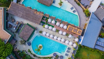 Outdoor pool, pool umbrellas, sun loungers