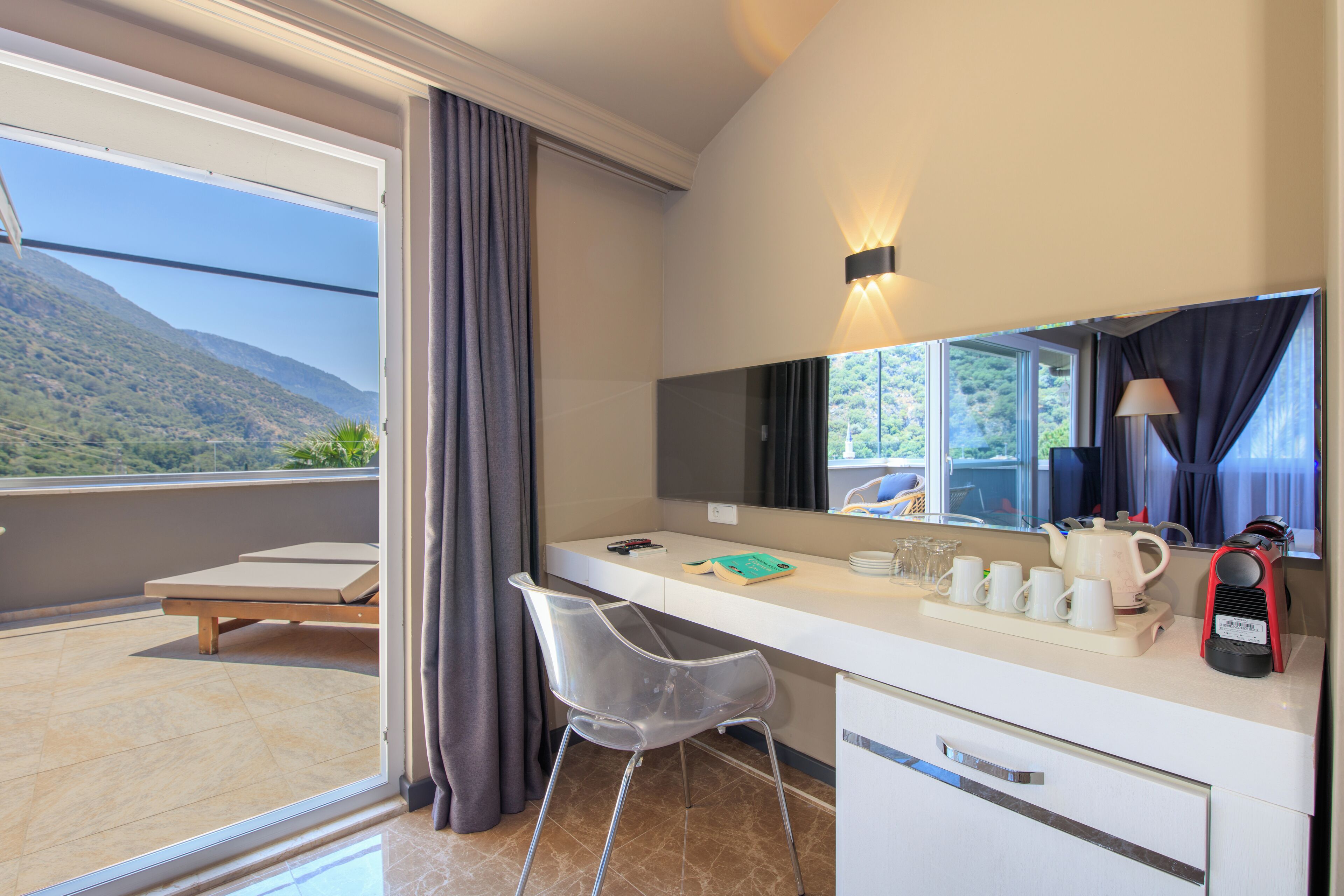 family suite, sea view | minibar, in-room safe, individually decorated, individually furnished