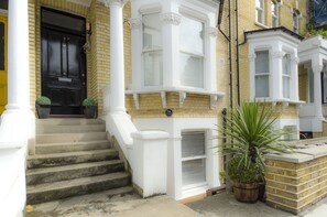 Property entrance - W14 Apartments (London)