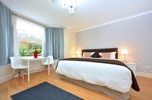 Blackout curtains, iron/ironing board, free cots/infant beds, free WiFi - W14 Apartments (London)