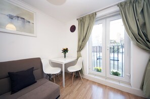 Appartement Standard, 1 chambre | Coin séjour | Télévision à écran plat