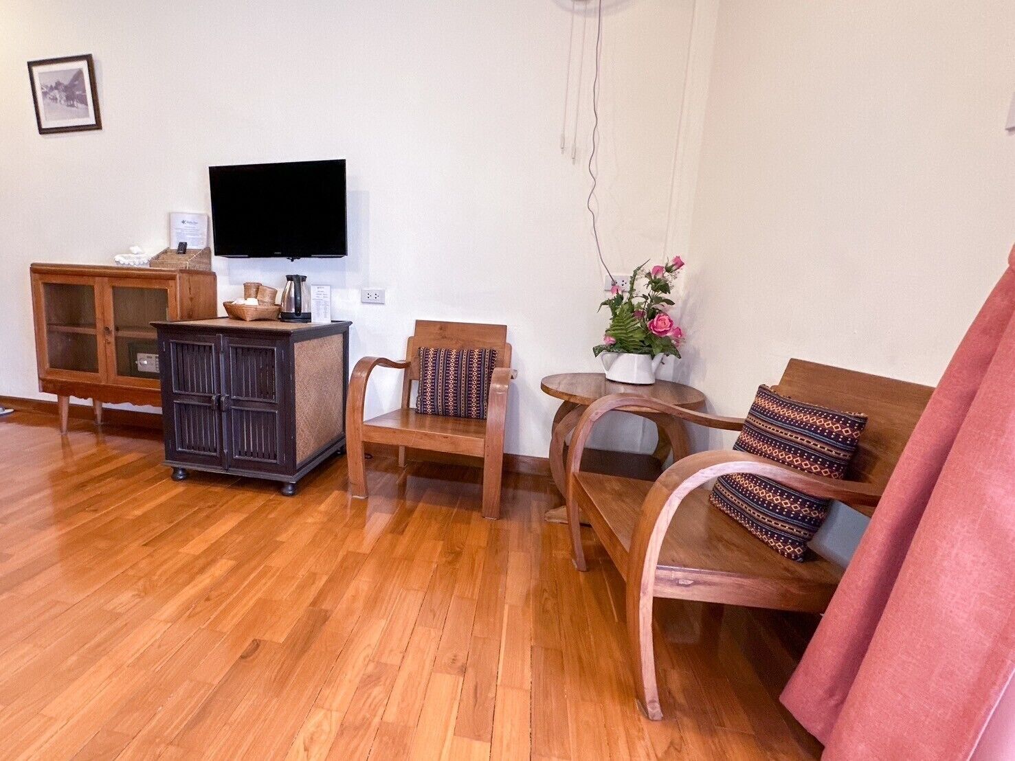 deluxe room | in-room safe, desk, blackout curtains, rollaway beds