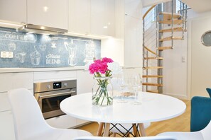 Superior Apartment, 2 Bedrooms, Kitchen (10 A) | Living area - Crownhill Apartments (Kraków)
