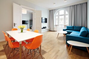 In-room safe, individually decorated, individually furnished - Crownhill Apartments (Kraków)