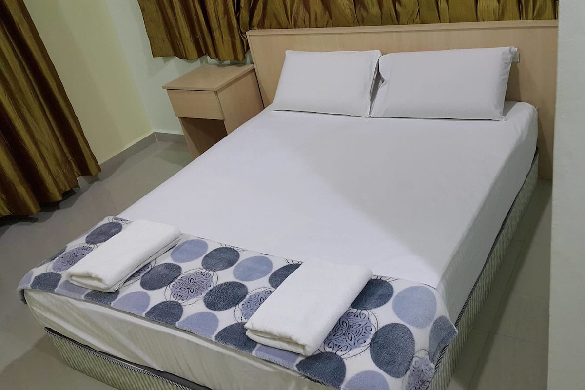 Habitación superior, 1 cama Queen size | Escritorio y wifi gratis
