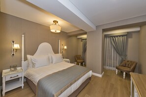 Minibar, in-room safe, desk, soundproofing - Hanna Hotel (Istanbul)