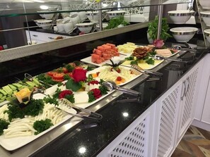 Free daily buffet breakfast