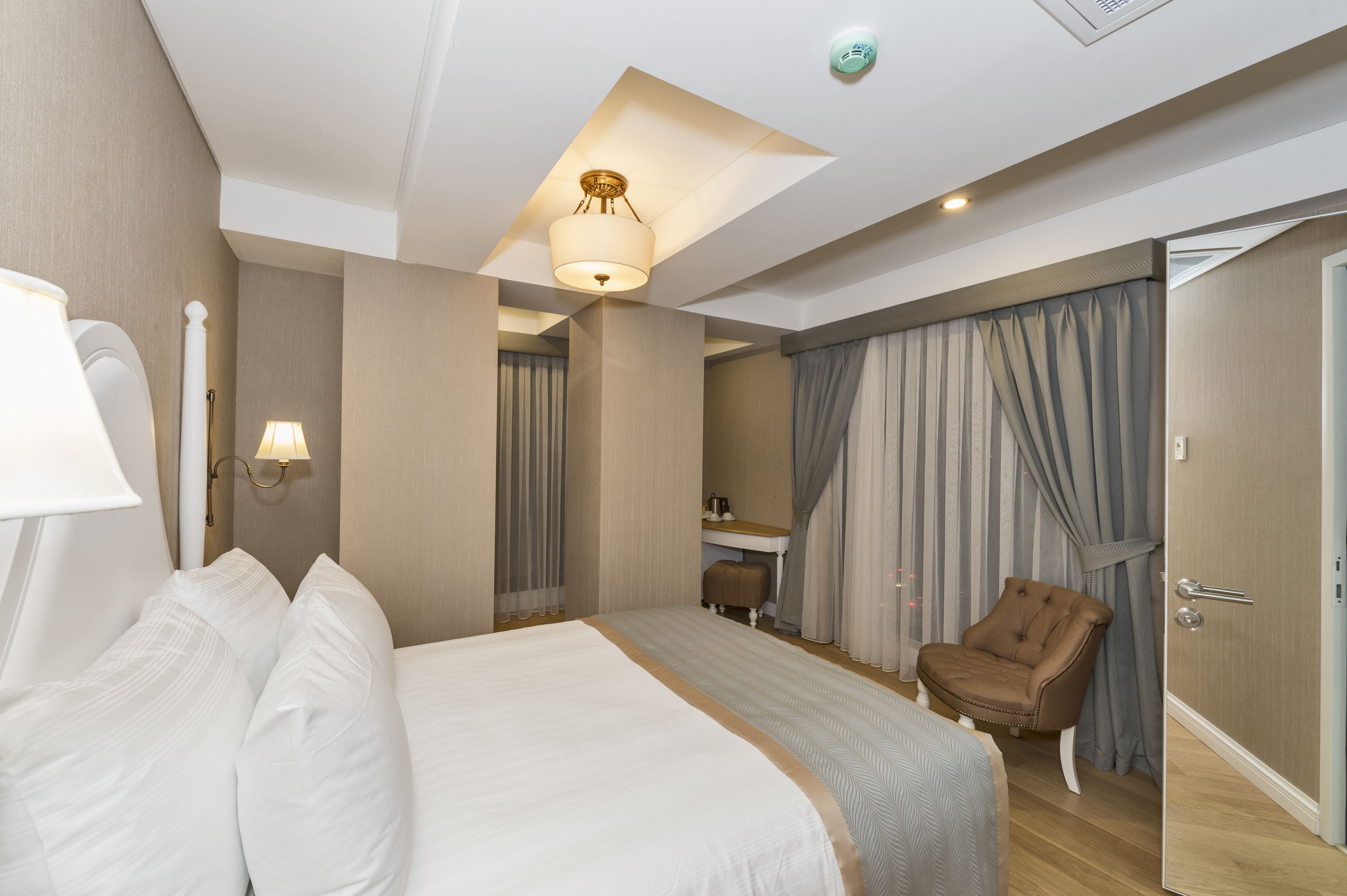 minibar, in-room safe, desk, soundproofing