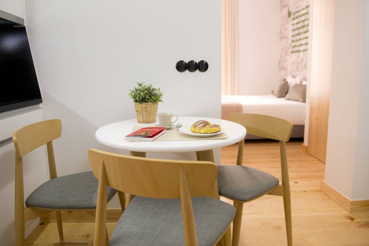 Studio (3P) | In-room dining