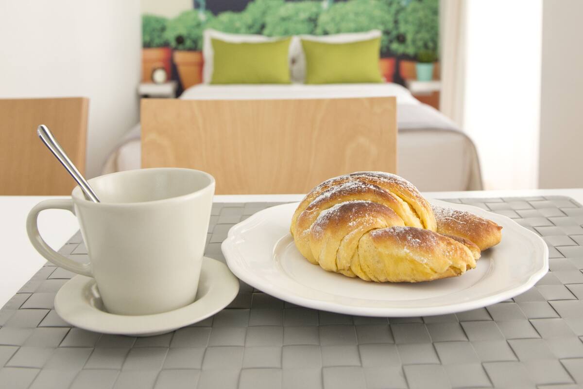 Studio (2P) | In-room dining