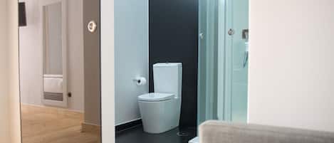 Dusche, Regendusche, kostenlose Toilettenartikel, Haartrockner