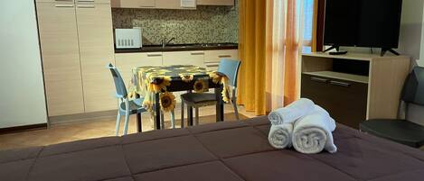 Basic Apartment, 1 Double Bed | 1 bedroom, soundproofing, free WiFi