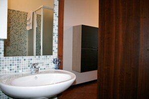 Shower, free toiletries, hair dryer, bidet - Residence Cimone (Riolunato)