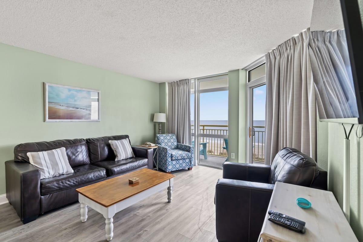 Deluxe Condo, 2 Bedrooms, Ocean View, Oceanfront (321) | Living area | TV, DVD player