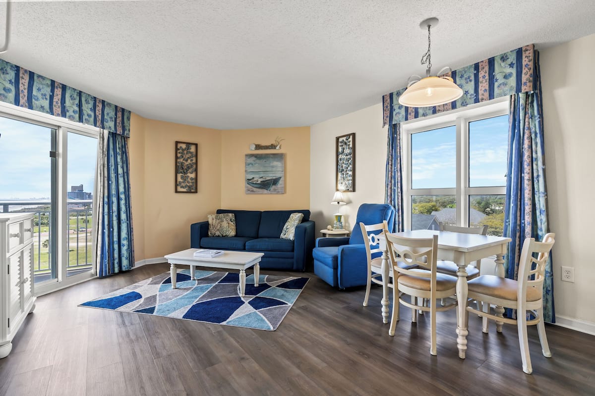 Deluxe Condo, 1 Bedroom, Ocean View, Beachfront (641) | Living area | TV, DVD player