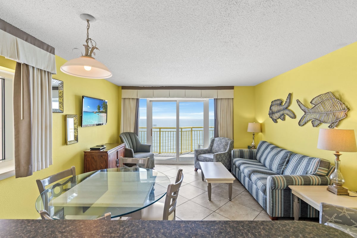 Deluxe Condo, 2 Bedrooms, Ocean View, Oceanfront (1211) | Living area | TV, DVD player