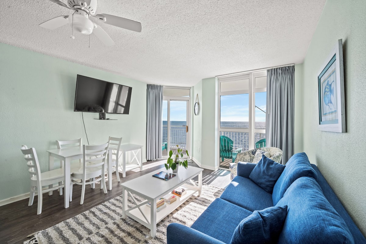 Deluxe Condo, 2 Bedrooms, Ocean View, Oceanfront (1133) | Living area | TV, DVD player