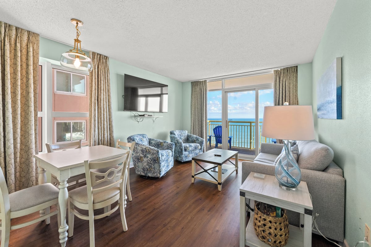 Deluxe Condo, 2 Bedrooms, Ocean View, Oceanfront (1432) | Living area | TV, DVD player