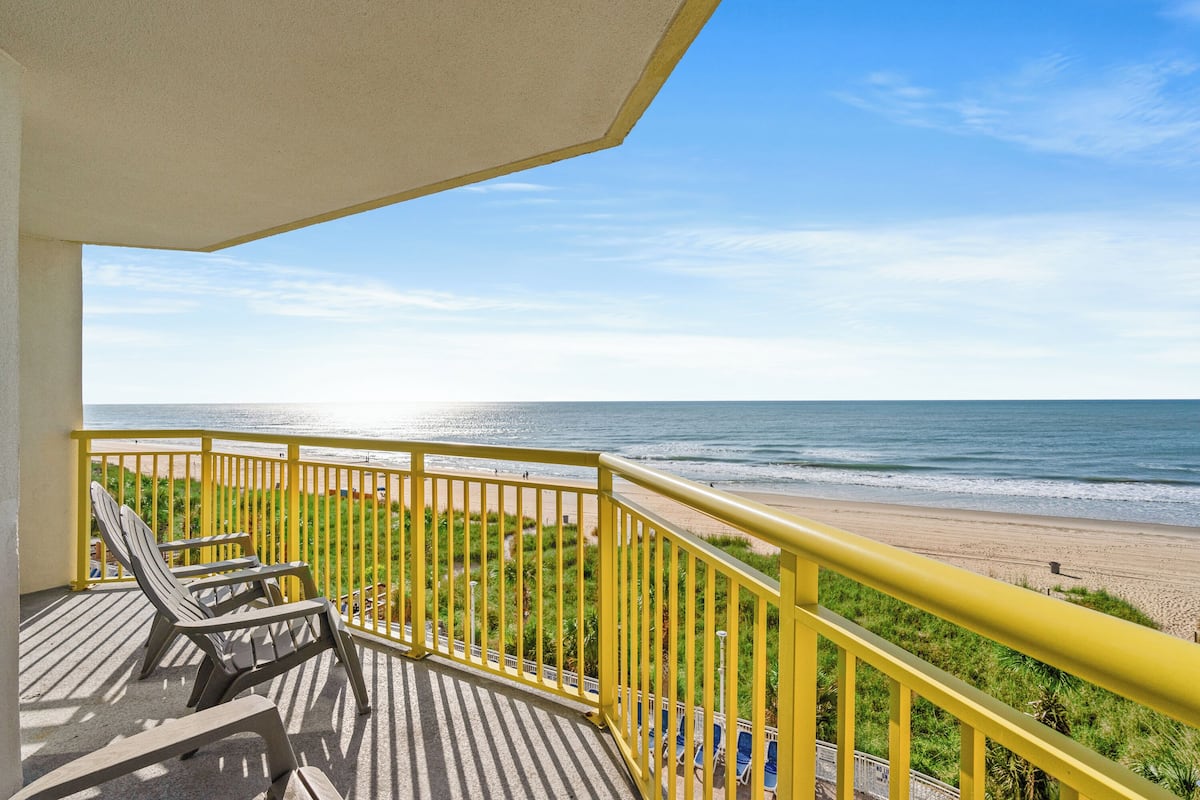 Deluxe Condo, 2 Bedrooms, Ocean View, Oceanfront (421) | Balcón