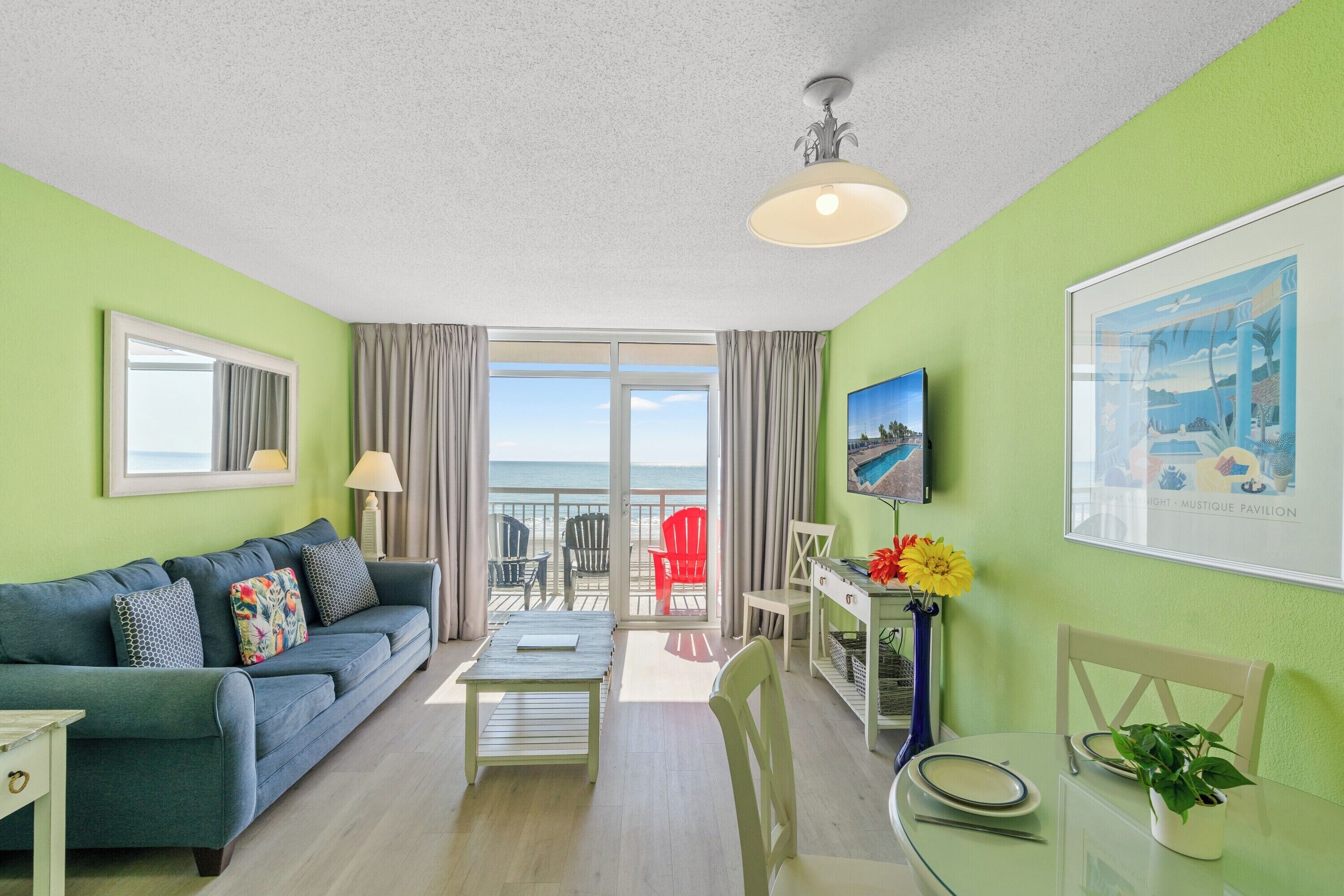 Deluxe Condo, 1 Bedroom, Ocean View, Oceanfront (406) | Living area