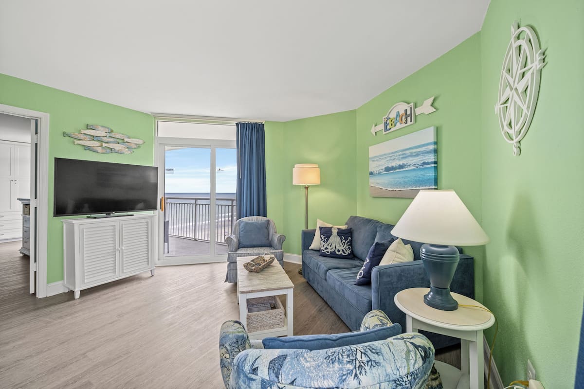 Deluxe Condo, 1 Bedroom, Ocean View, Beachfront (841) | Living area | TV, DVD player