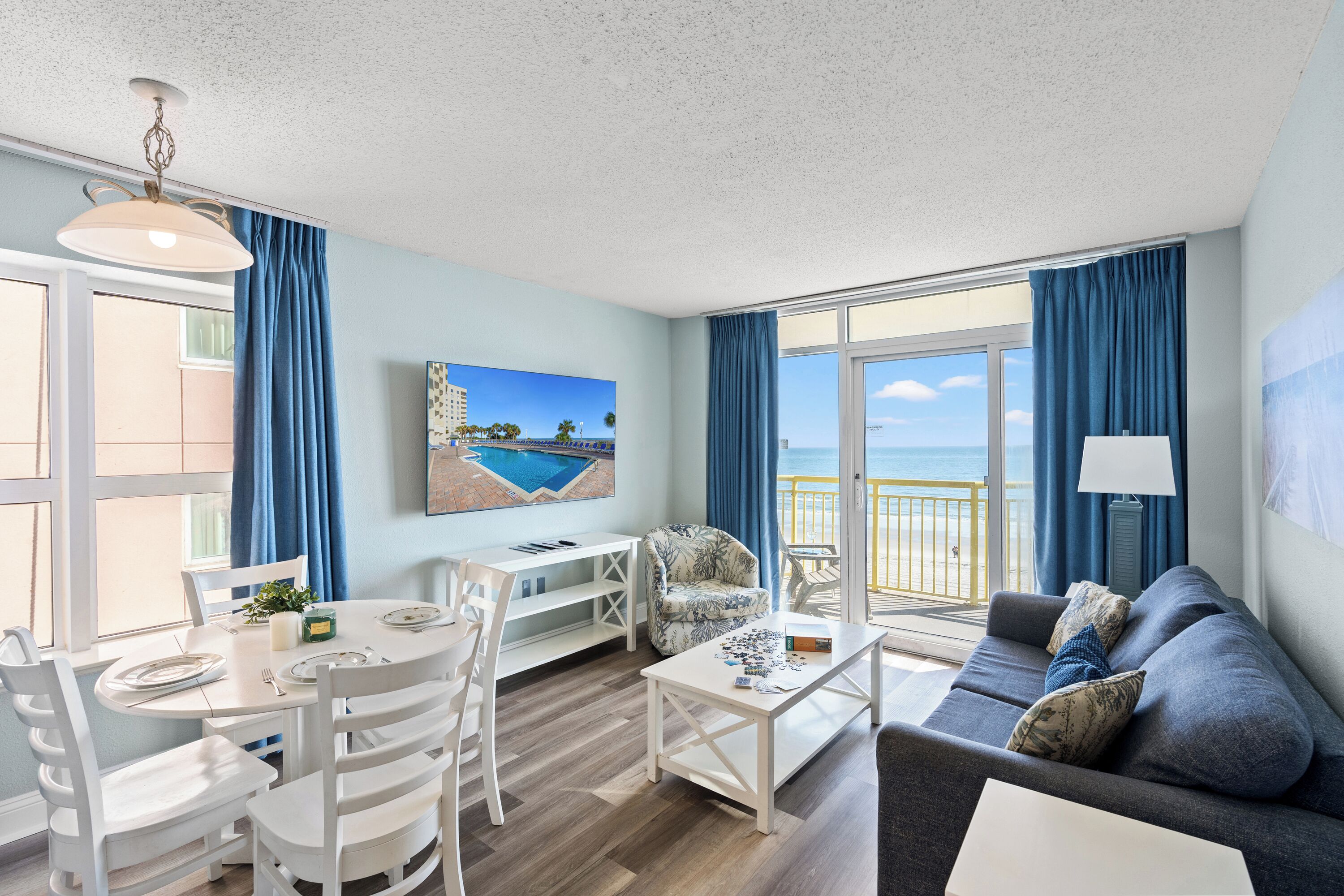 Deluxe Condo, 2 Bedrooms, Ocean View, Oceanfront (532) | Living area | TV, DVD player