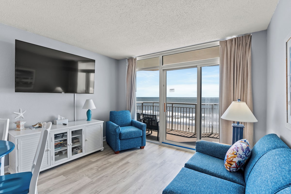 Deluxe Condo, 2 Bedrooms, Ocean View, Oceanfront (832) | Living area | TV, DVD player
