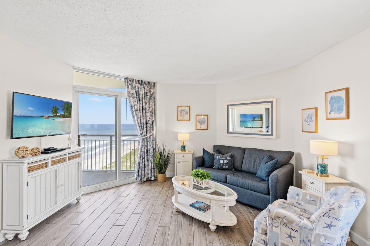 Deluxe Condo, 1 Bedroom, Ocean View, Beachfront (1641)
