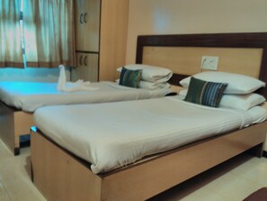 In-room safe, desk, free WiFi