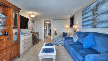 Condo, 1 Bedroom, Balcony, Oceanfront (932) | Living area | TV