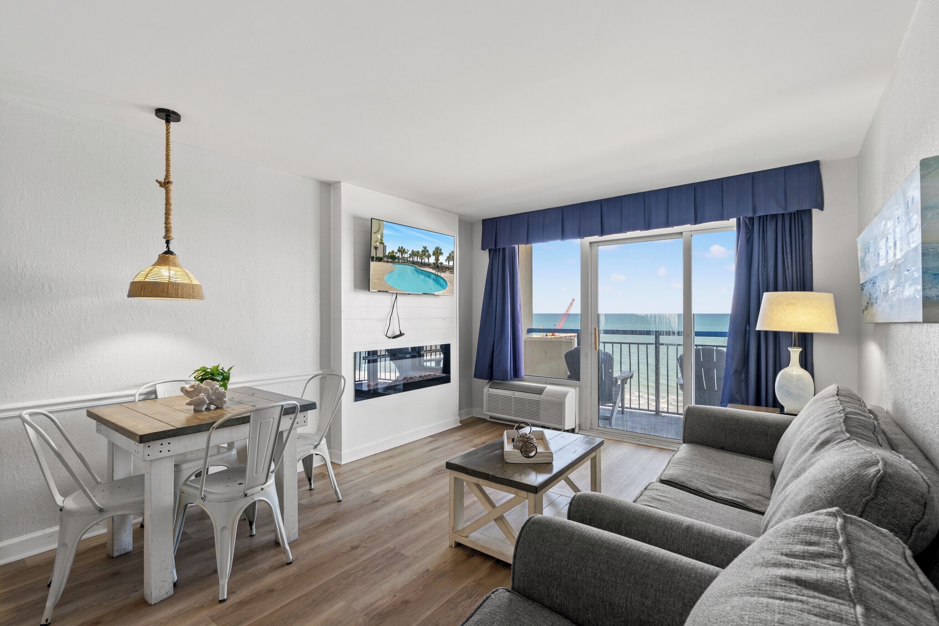 Condo, 2 chambres, balcon, au bord de l’océan (838) | Aire de séjour | Téléviseur