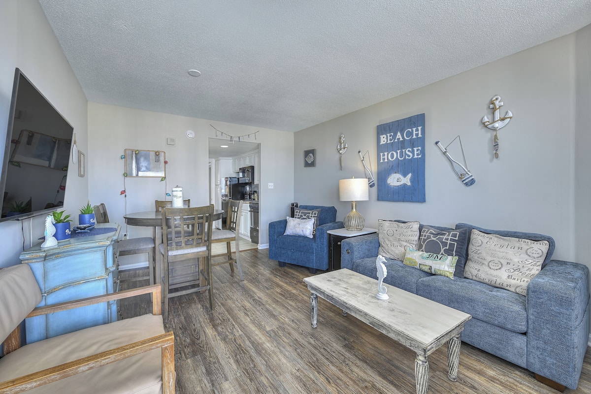 Condo, 1 Bedroom, Balcony, Ocean View (813) | Living area | TV, DVD player