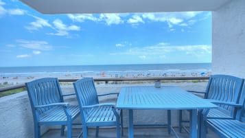 Classic Condo, 1 Bedroom, Balcony, Oceanfront (206) | Balkon