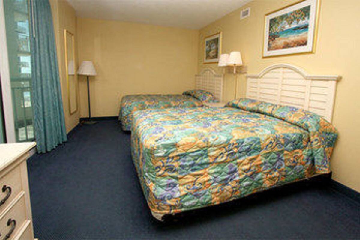 Condo, 3 Bedrooms, Oceanfront (1 King Bed, 4 Doubles and 1 sofa bed) | 1 bedroom, individually decorated, individually furnished, free WiFi