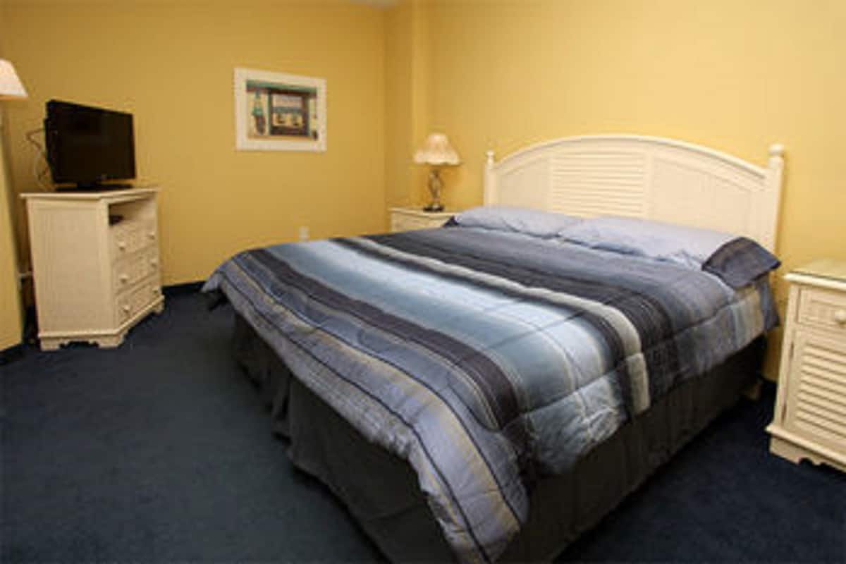 Condo, 1 Bedroom, Oceanfront | 1 bedroom, individually decorated, individually furnished, free WiFi