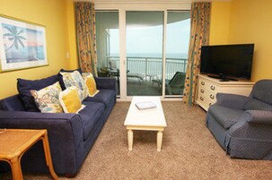 Condo, 1 Bedroom, Ocean View (2 Doubles and 1 sofa bed) | Living area
