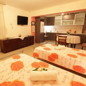 Family Apartment, 2 Bedrooms | 1 bedroom, Egyptian cotton sheets, premium bedding, minibar - Villa Christine (Kymi-Aliveri)
